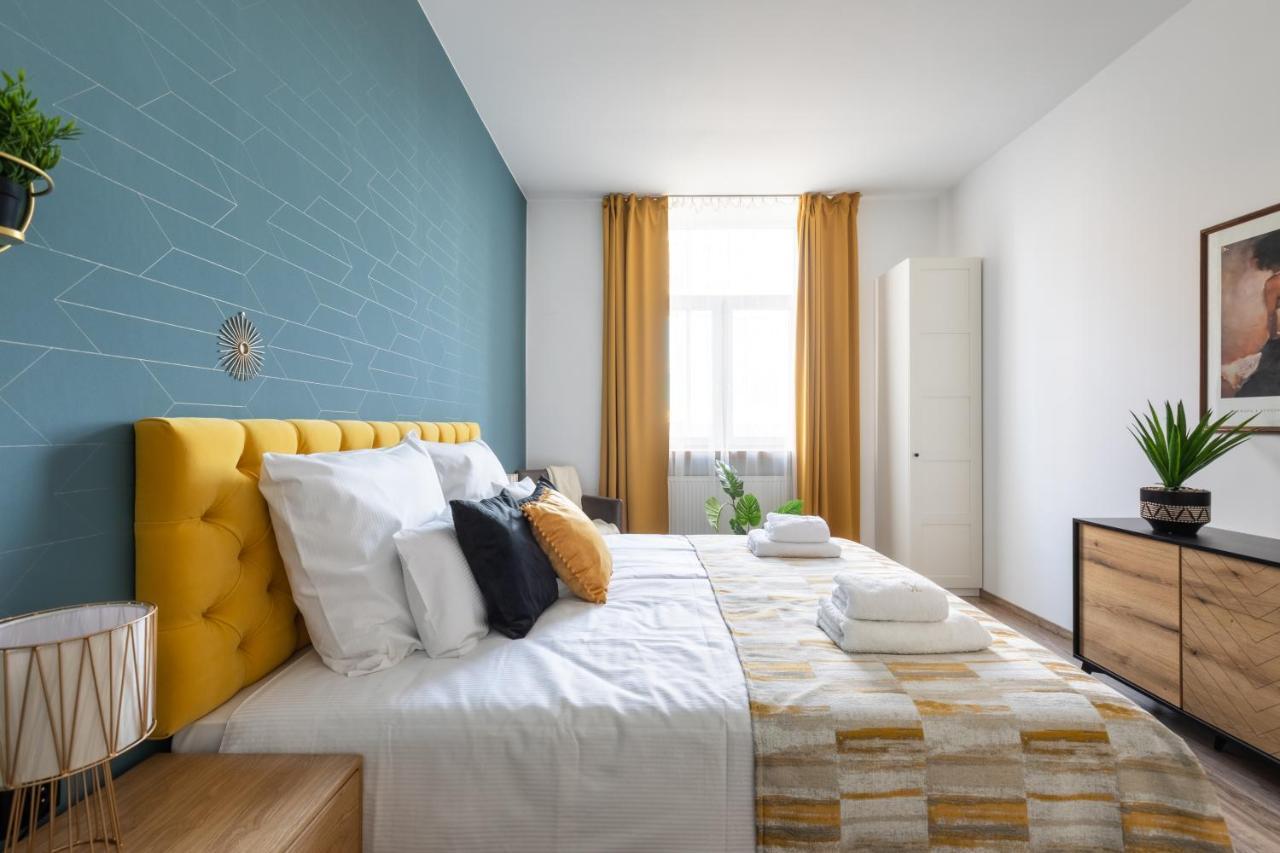 Luxe Living Castle View Apartment Красков Екстериор снимка